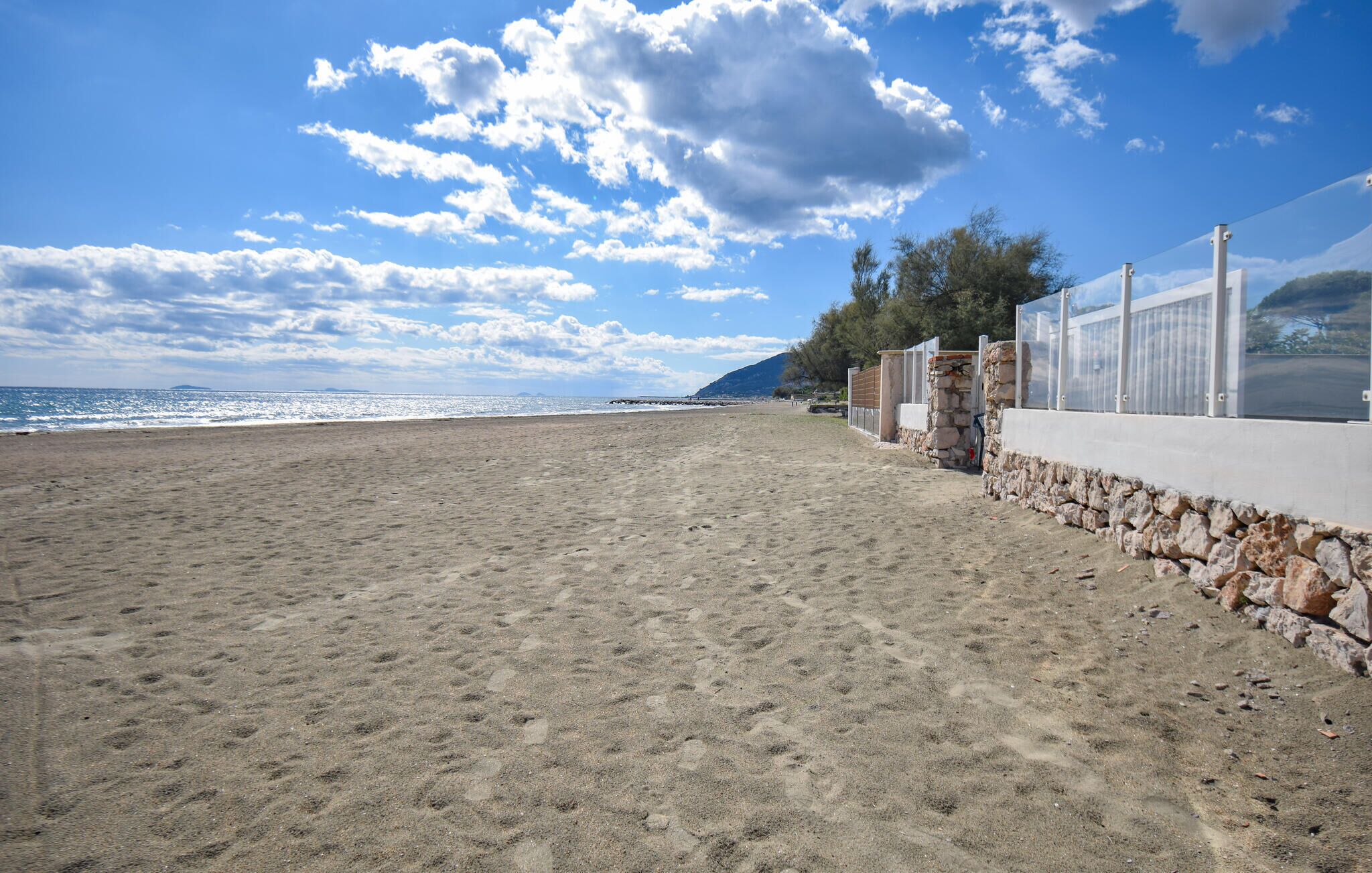 Una spiaggia nelle vicinanze