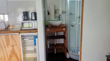 1 bedroom, internet, bed sheets