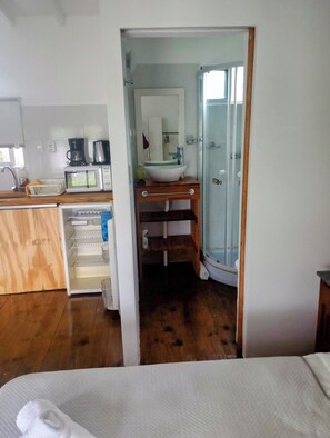 1 bedroom, internet, bed sheets