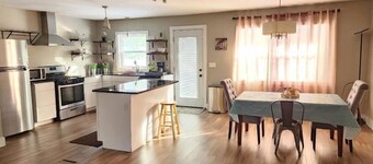 Charming 3-bedroom house close to the lake