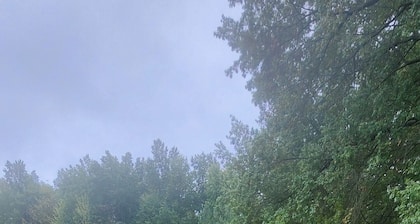 Charming 3-bedroom house close to the lake