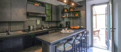 Fridge, stovetop, dishwasher, coffee/tea maker