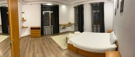 Basic-Doppelzimmer, Balkon, Gartenblick | Kostenloses Internet per Kabel