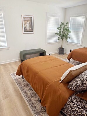 4 bedrooms, iron/ironing board, free WiFi, bed sheets - The Hanging Moss Retreat (Jackson)