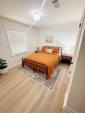 4 Schlafzimmer, Bügeleisen/Bügelbrett, kostenloses WLAN, Bettwäsche