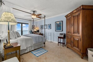 2 bedrooms, iron/ironing board, WiFi, bed sheets - Oceanfront Condo with panoramic Gulf Views, Pool, Hot Tub and Fitness Center (Longboat Key)