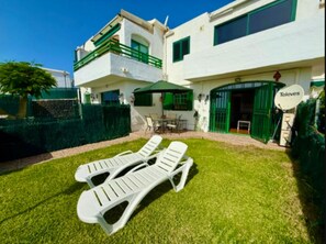 Outdoor dining - Bungalow with spectacular views (San Bartolomé de Tirajana)