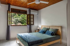 2 室のベッドルーム、アイロン / アイロン台、WiFi (無料)、ベッドシーツ