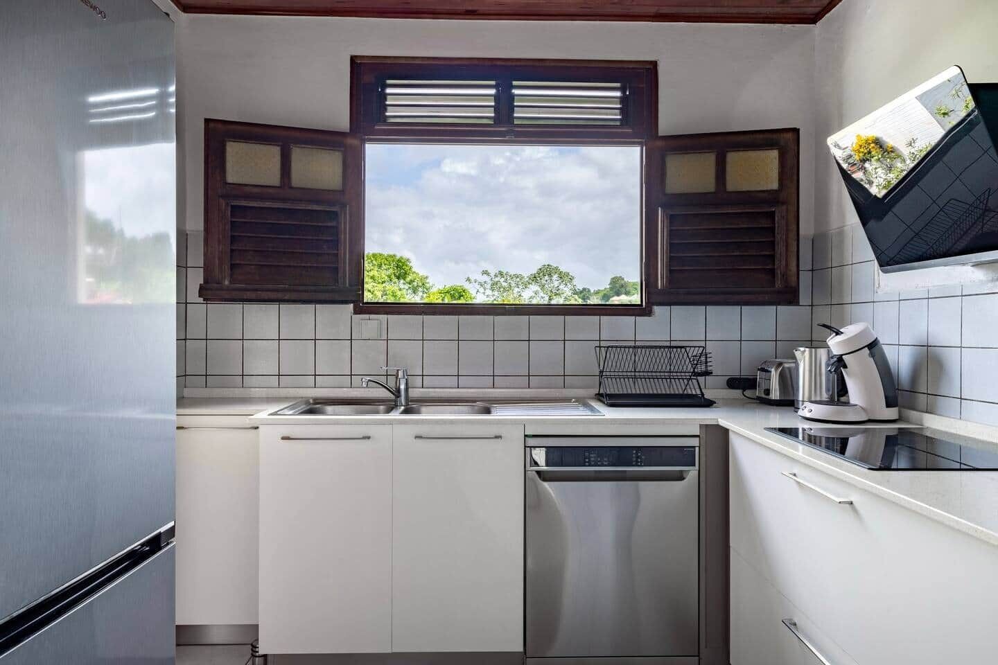 Fridge, microwave, oven, cookware/dishes/utensils