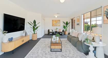 Family Oasis near Watergardens Parking