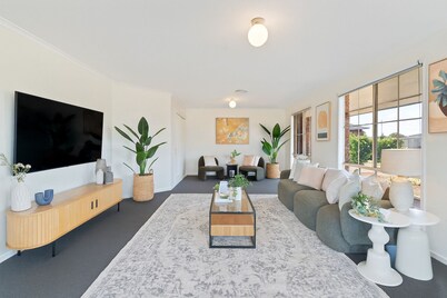 Family Oasis near Watergardens Parking