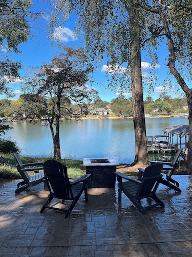 NEW! Lake Front House,Private Dock,Kayaks,Beach