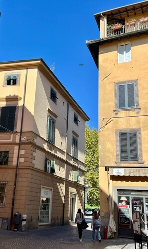 Unclassified image, 5 of 43, button - Casa Luisa, panoramic penthouse with private terrace, view Towers and walls of Lucca (Lucca)