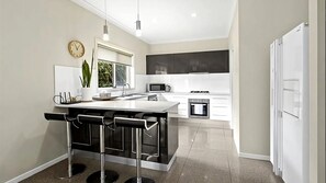 Fridge, microwave, oven - Beautiful home, convenient location, easy walk to the beach (Sawtell)