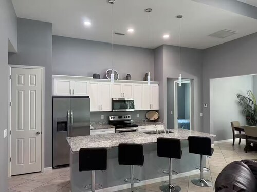 Cool 3-bedroom house with AC in the Sunshine State