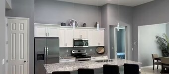 Cool 3-bedroom house with AC in the Sunshine State