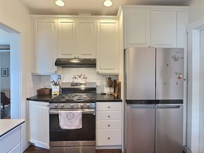 Superior Double Room | Private kitchen | Fridge, microwave, coffee/tea maker, electric kettle