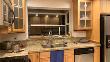 Fridge, microwave, coffee/tea maker, electric kettle