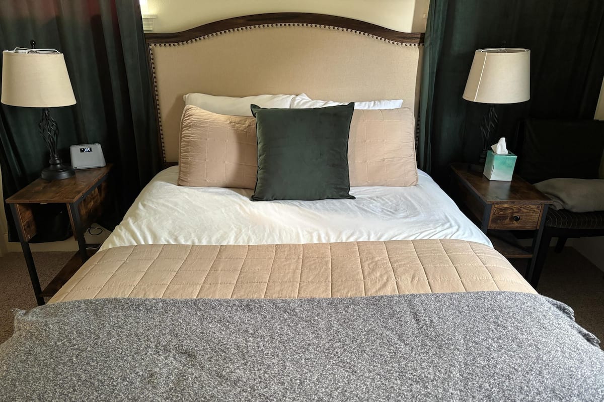 Down duvets, desk, iron/ironing board, free WiFi