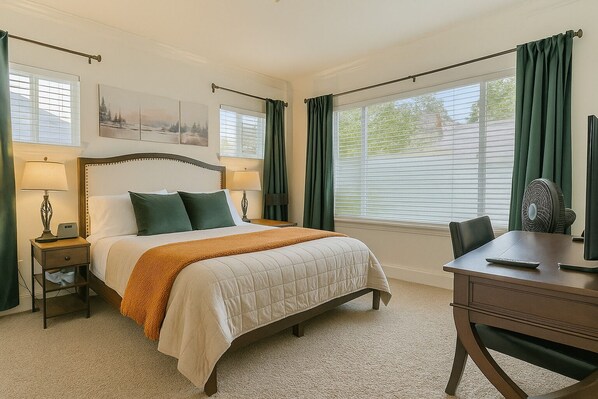 Habitación estándar, patio | Ropa de cama hipoalergénica, edredón y tabla de planchar con plancha 