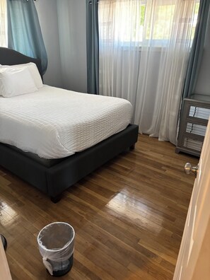 3 chambres, fer et planche à repasser, Wi-Fi, draps fournis