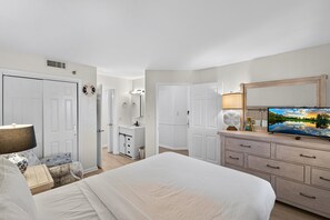Free WiFi, bed sheets - Oceanfront Escape w/ Pools on Ocean Boulevard (Myrtle Beach)