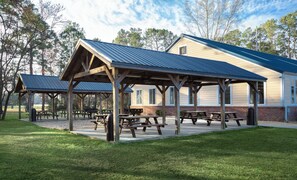 A park with wooden picnic shelters and benches. - MP 4631-204| Relaxing Golf Villa Getaway – Near Beach | Myrtle Beach Spring Rental (Myrtle Beach)