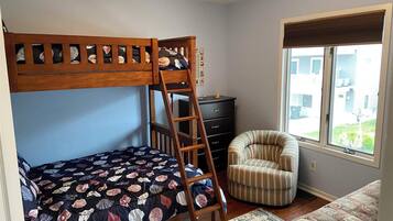 2 bedrooms, internet, bed sheets