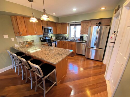 Beach Block condo, 2 bed, 2.5 bath - Perfect for couples or small families!