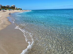 Beach nearby, sun loungers, beach towels - Brand New Listing! Walk to the Beach on Singer Island in Palm Beach Shores. (West Palm Beach)