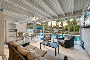 Dining - Siesta Key Waterfront Oasis - Heated Pool, Dock, Walk to Village & Beach (Siesta Key)