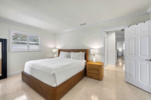 3 bedrooms, iron/ironing board, free WiFi, bed sheets - Siesta Key Waterfront Oasis - Heated Pool, Dock, Walk to Village & Beach (Siesta Key)
