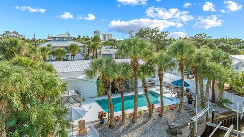 Siesta Key Waterfront Oasis - Heated Pool, Dock, Walk to Village & Beach