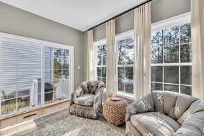 Smart TV - Rehoboth Beach Three Level Townhouse Clean Spacious Pools Gym Playground (Rehoboth Beach)