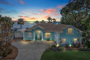 Exterior - Game Room • Theater •Luxurious Waterfront Retreat• (Melbourne)