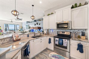 ميكروويف، فرن، موقد طهي مسطح، غسالة أطباق