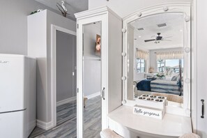 مكواة/لوح كي وواي فاي وملاءات أسرّة