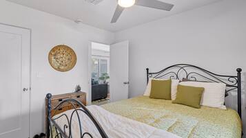 1 soverom, skrivebord, strykejern/-brett og wi-fi