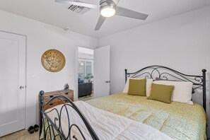 1 chambre, bureau, fer et planche à repasser, Wi-Fi