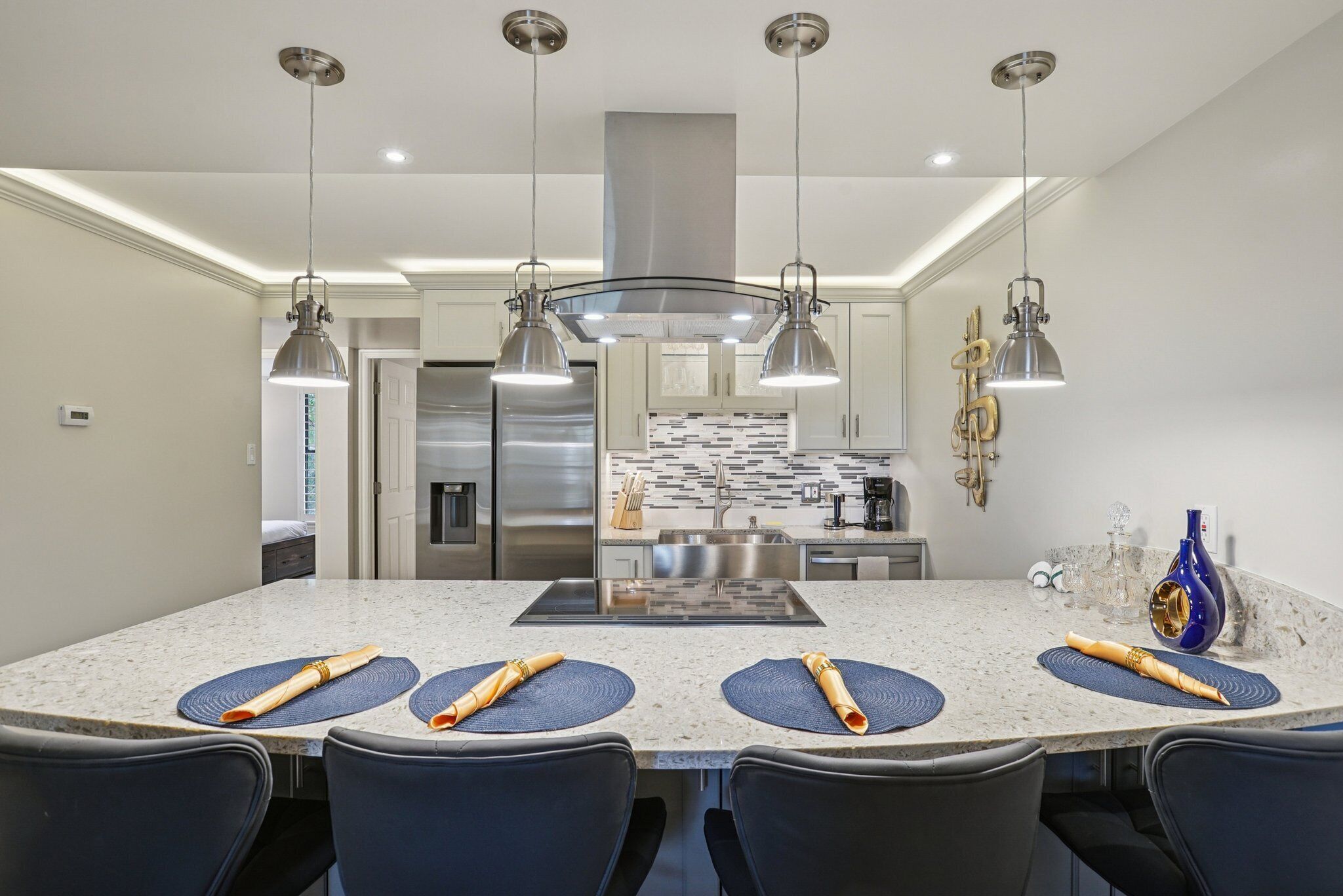 Frigorifero, microonde, forno, piano cottura