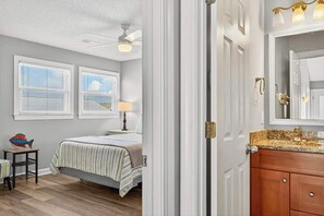 6 bedrooms, free WiFi - Tee Off by Brunswick Vacation Rentals: 6 Bedrooms with Amazing Views & Pool! (Ocean Isle Beach)