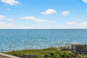 Property grounds - Tee Off by Brunswick Vacation Rentals: 6 Bedrooms with Amazing Views & Pool! (Ocean Isle Beach)