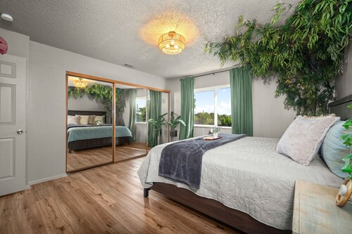 Whimsical 2 bedroom in Inland Empire! Close to ONT airport, shopping,theme parks