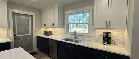 Microones, forn, placa de cuina i rentaplats