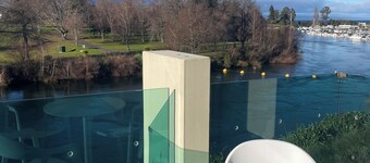 Elegant Waterfront Retreat in Taupo - Comfort and Connection with Nature