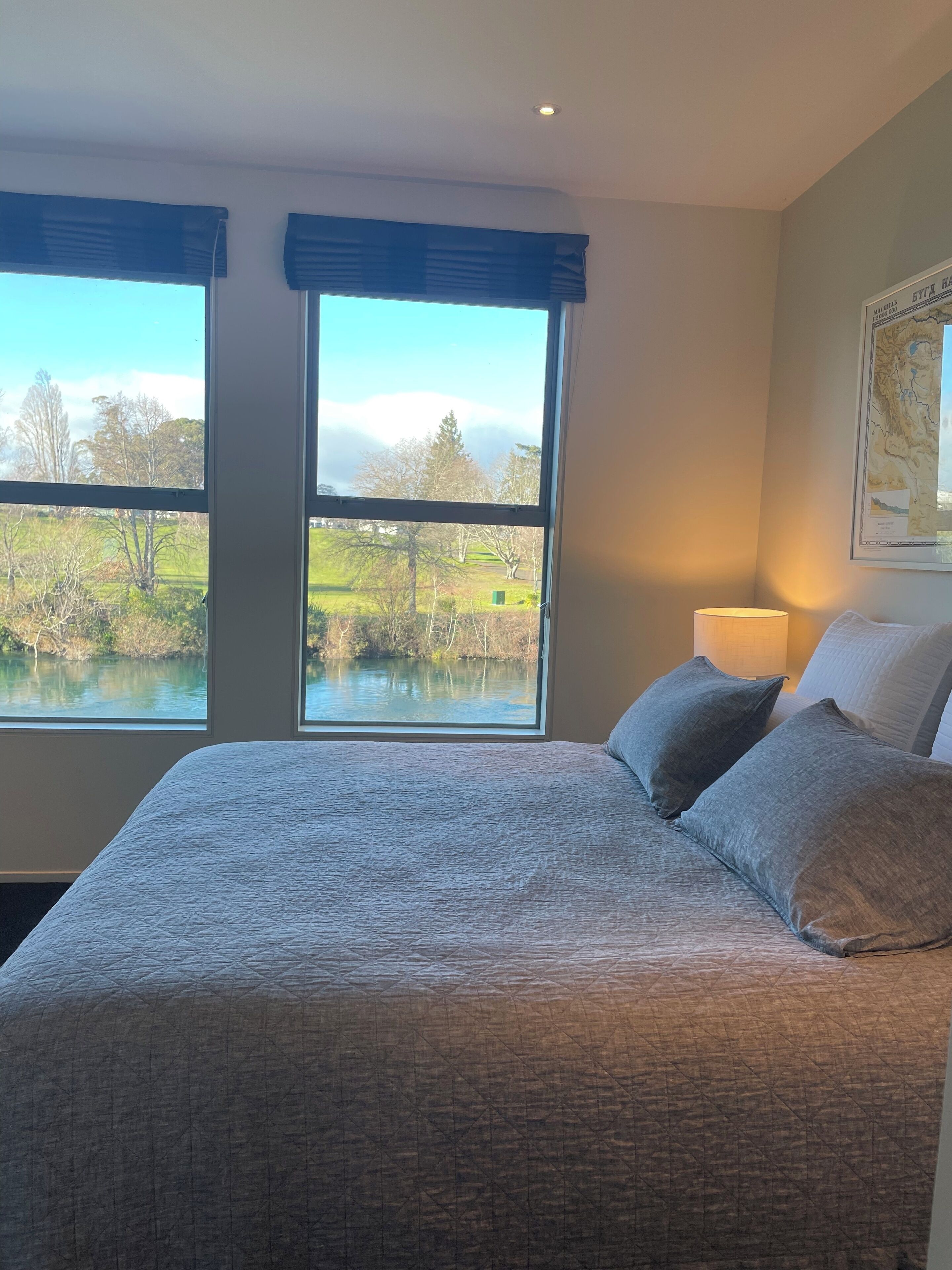 3 bedrooms, iron/ironing board, internet, bed sheets