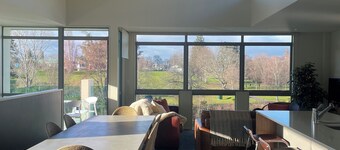 Elegant Waterfront Retreat in Taupo - Comfort and Connection with Nature