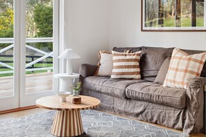 Televisión y chimenea 