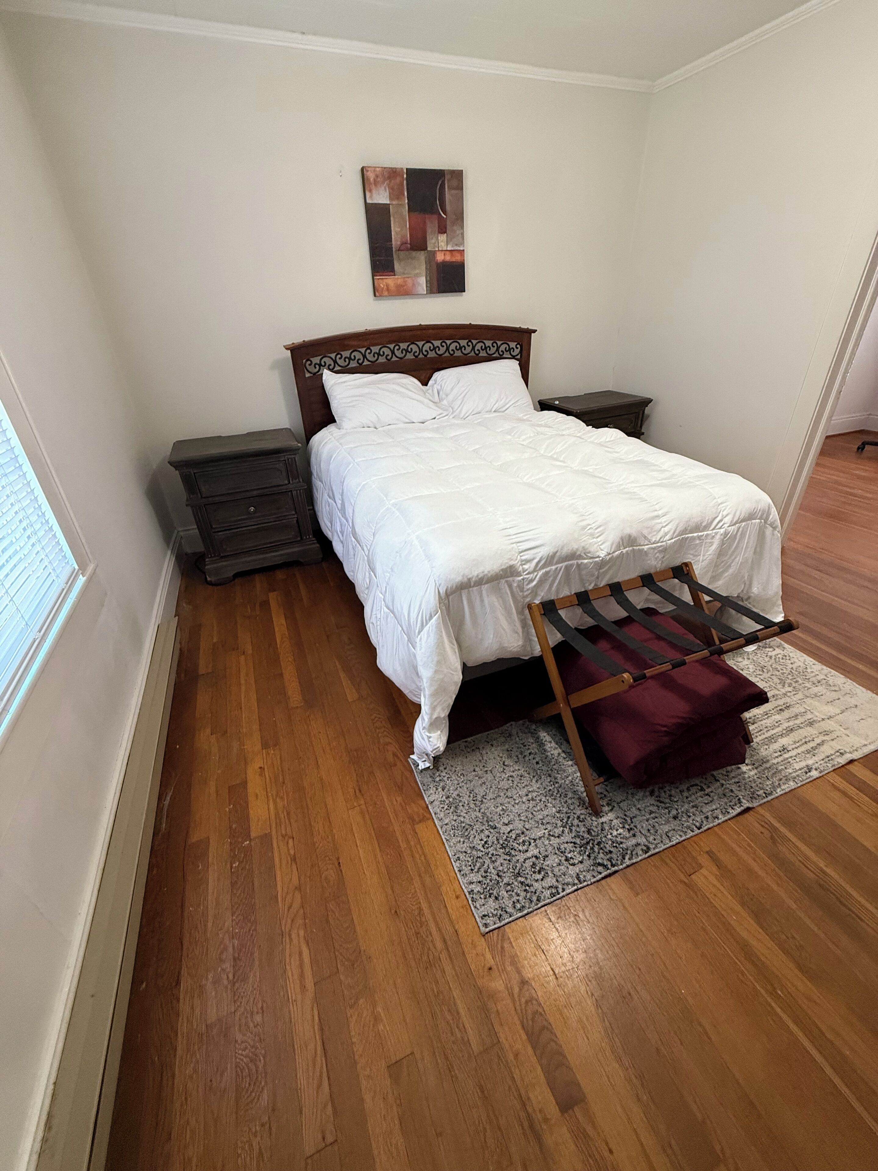 2 bedrooms, travel crib, bed sheets, wheelchair access