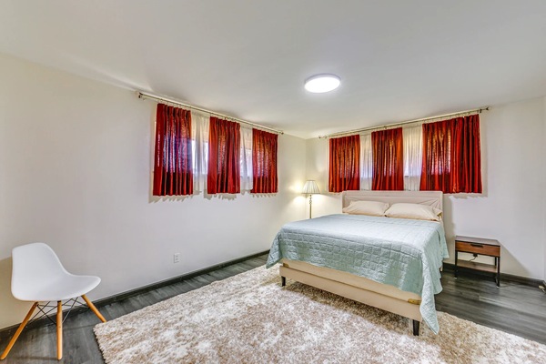 4 bedrooms, iron/ironing board, free WiFi, bed sheets